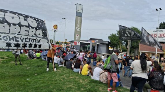 Llavallol Corte Total De La Rotonda De Firestone En El Piquetazo