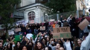 Otra extraordinaria jornada de movilización estudiantil en Francia, a pesar de la represión