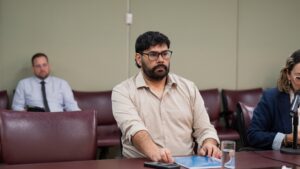 César Parra denunció al gobernador Figueroa por votar un nuevo tarifazo