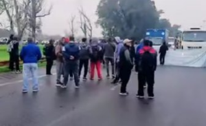 Trabajadores de Cresta Roja cortaron la autopista Ezeiza-Cañuelas