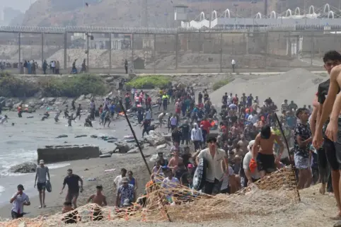 La irrupción migratoria en Ceuta y las políticas expulsivas de la Unión Europea