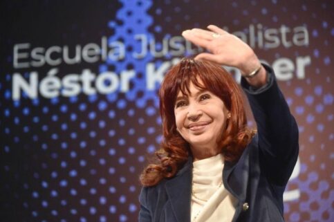 CFK: la escasez de dólares es producto del saqueo capitalista para pagar la deuda
