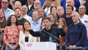 Neuquén: un diputado provincial del PJ y la ministra de Educación neuquina en el palco de Kicillof