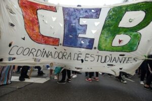 Secundarios: la conducción peronista de la CEB baja las banderas