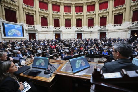 El endeudamiento familiar, la sesión opositora y las maniobras libertarias en Diputados