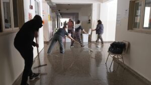 Una sola tormenta bastó para derribar la propaganda del gobierno de Córdoba y su "escuela posible"