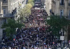 La rebelión estudiantil francesa desafía el ajuste de Macron