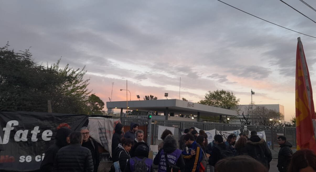 El Frente de Izquierda - Unidad rechaza el desalojo de Fate y exige su inmediata reapertura