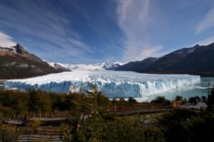 Santa Cruz: Claudio Vidal entrega áreas naturales protegidas a capitales de Dubái