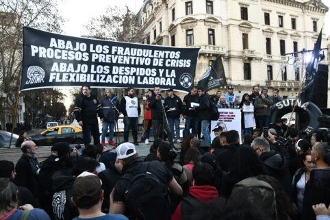La lucha contra los millares de despidos copó Plaza de Mayo