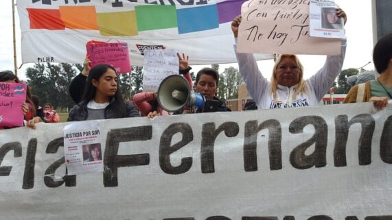 Movilización de familiares y organizaciones sociales exigiendo justicia por Sofía Fernández 