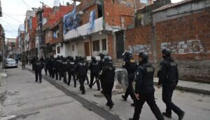 CABA: el barrio La Carbonilla se organiza contra los operativos racistas de Jorge Macri