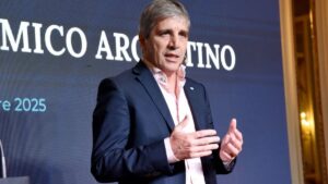 El gobierno desvía la plata de las rutas para emparchar el déficit fiscal y "arreglar" gobernadores