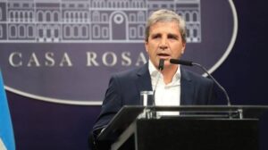 El “déficit cero” de Milei se sostiene desviando fondos de viviendas y contra inundaciones