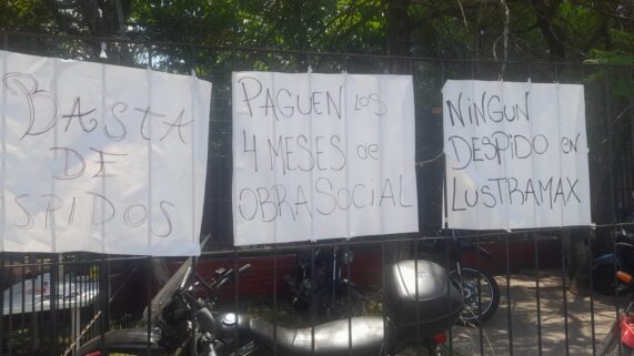 Trabajadores de Lustramax rechazan más de 60 despidos con permanencia en la planta