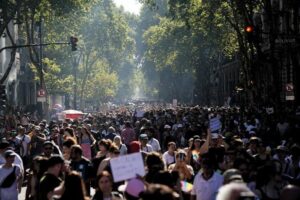 Crece la bronca, todos a la calle