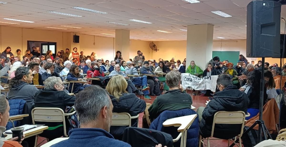 Primera reunión organizativa de la Marcha de la Bronca contra el gobierno de Milei
