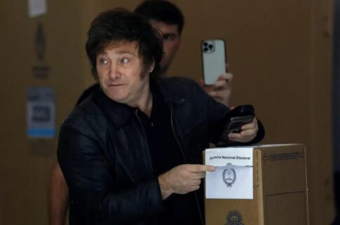 Milei y una reforma electoral proscriptiva para capear la crisis