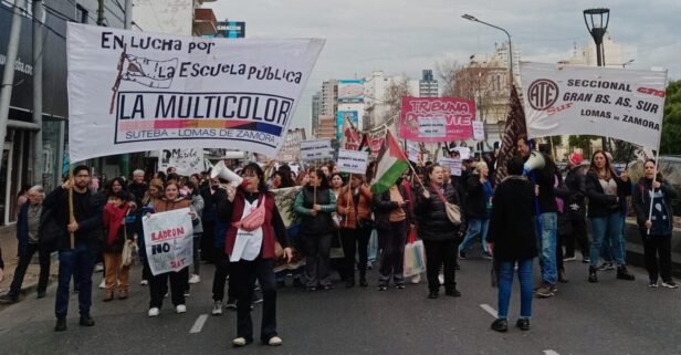 Gran movilización docente en Lomas de Zamora