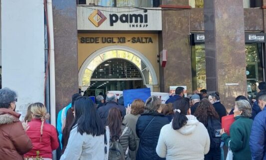 Jubilados y pensionados salteños ganan las calles contra el vaciamiento del Pami