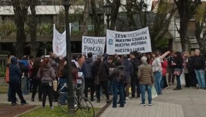 Almirante Brown: la lucha de la Secundaria n° 6 sigue creciendo
