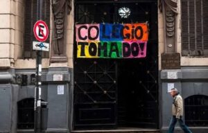 La toma del Colegio Carlos Pellegrini marca el camino