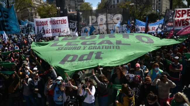 pañuelazo fuera manzur plaza de mayo mujeres