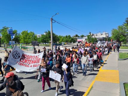 Neuquén: salud y estatales se movilizaron en rechazo al acuerdo salarial de la dirección de ATE