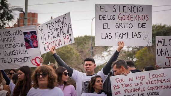 De la privatización de la salud al negocio narco, la oscura trama del fentanilo mortal