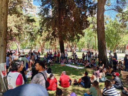 Gran acción de lucha de estatales de Neuquén por el salario, junto a docentes