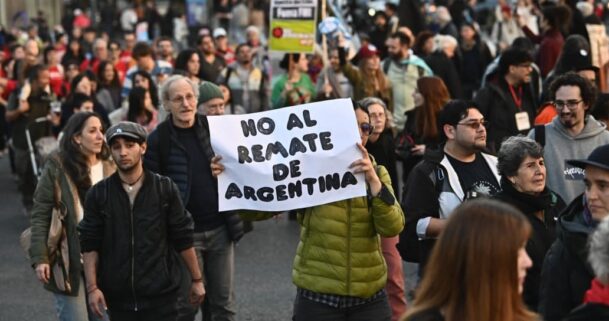A las calles contra la entrega nacional