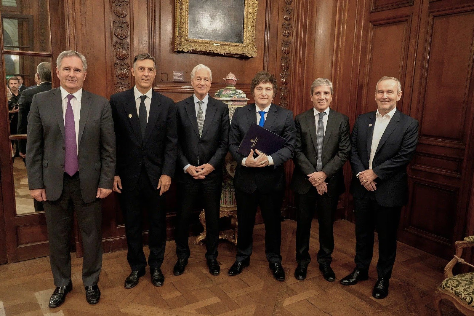 Milei quiere negar la recesión que registra el Indec, pero lo deschava el JP Morgan