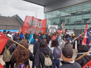 Suspenden el juicio persecutorio contra cinco compañeros del Polo Obrero y el FOL  en Neuquén