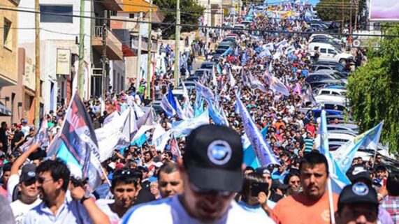 Comodoro Rivadavia: paro y movilización de petroleros contra los despidos
