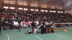 Bahía Blanca: masiva asamblea docente vota continuar la lucha junto a las seccionales Multicolor y la docencia