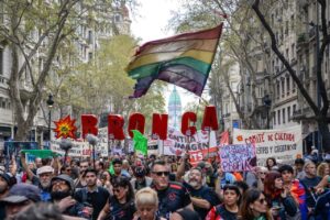 “La multitudinaria Marcha de la Bronca es un gran paso para frenar a Milei hoy”