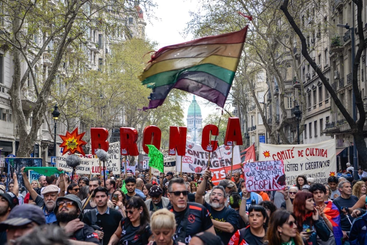 “La multitudinaria Marcha de la Bronca es un gran paso para frenar a Milei hoy”