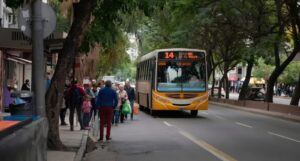 ¿Por qué las empresas de transporte urbano de Córdoba se niegan a cumplir paritaria nacional?