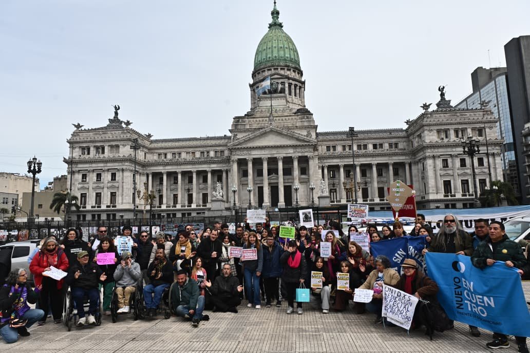 La bronca sigue y la lucha también