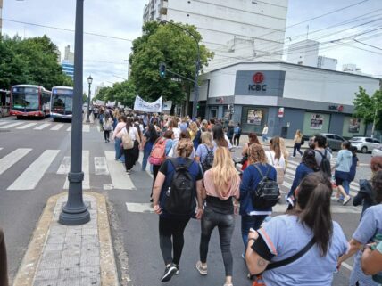 Masiva movilización a la paritaria docente de la provincia de Buenos Aires