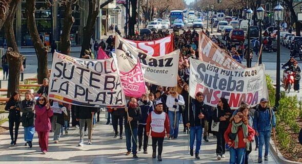 La docencia de La Plata, Berisso y Ensenada se moviliza contra los salarios de pobreza de Kicillof