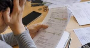 El flagelo de la deuda y la morosidad entre las mujeres jóvenes