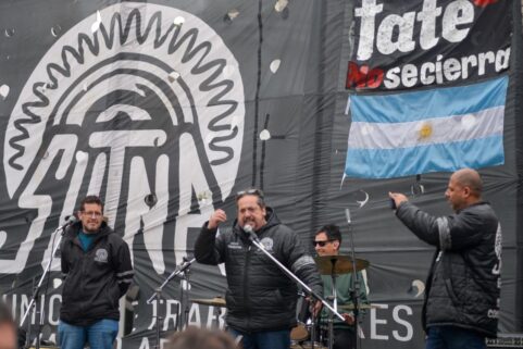 La lucha de Fate en la Plaza de Mayo