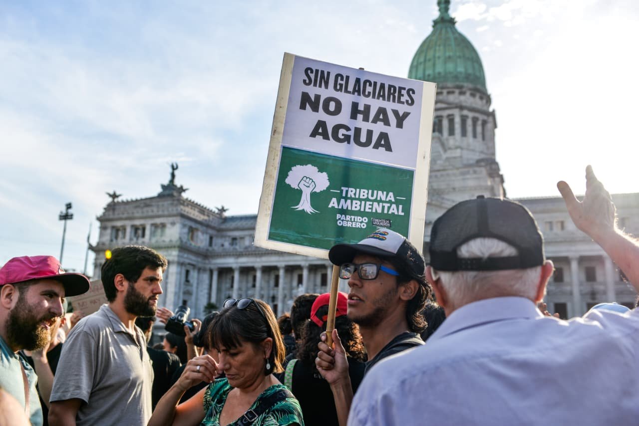 Bronca contra la destrucción ambiental y el saqueo del país