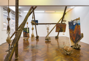 Resaca de río: una exposición que le hace frente a la barbarie capitalista