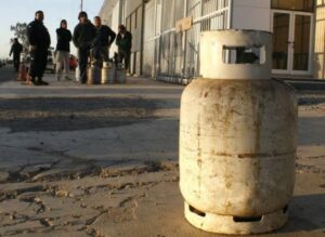 Neuquén: recortan el 50% en la entrega de garrafas a comedores populares en Vaca Muerta