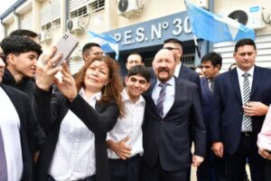 Sobre los hechos de regimentación y adoctrinamiento en las escuelas