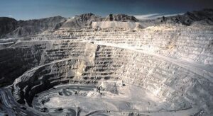 Las mineras ganan como nunca mientras la miseria crece en Santa Cruz