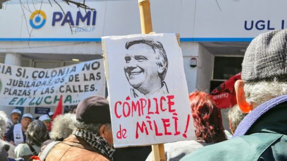 Deuda con prestadores y desatención de millones de afiliados: Milei destruye Pami