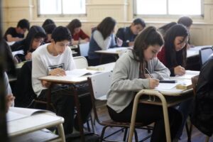IA y educación: ¿rivales, socios o expresión de la crisis mundial?